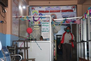 मुग्लिन हाईवे हस्पिटल दोस्रो वर्षमा प्रवेश, दुर्घटनाका घाईतेले मात्र नभै स्थानीयले पनि सेवा पाएको अध्यक्ष लामाको भनाई