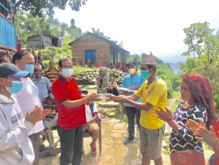 जिविकोपार्जनका लागि शहिद लखन मास्किछापमा रोटरी क्लवद्वारा सहुलियत व्याजमा ४ लाख बिउपूँजी प्रदान