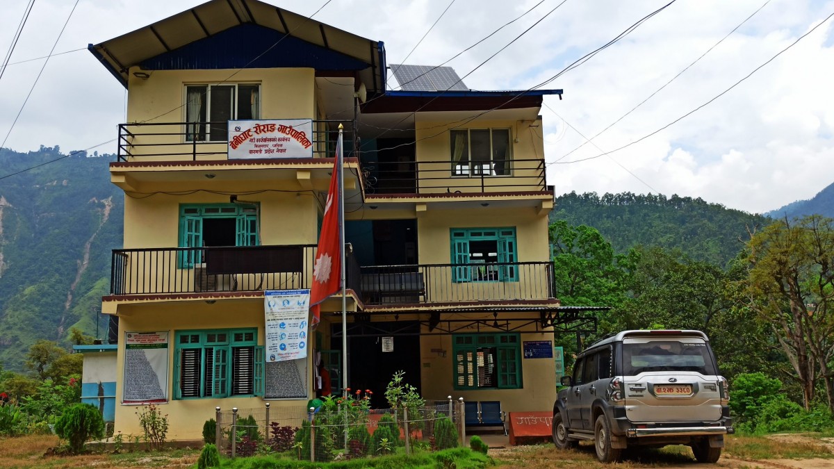 धादिङको बेनीघाट रोराङ गापाको कार्यपालिका बैठक एशियाकै ठुलो नोहक गुफामा बस्ने