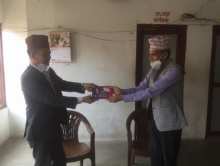 वार्षिक वजेट कार्यक्रमको वुकलेट हस्तान्तरण
