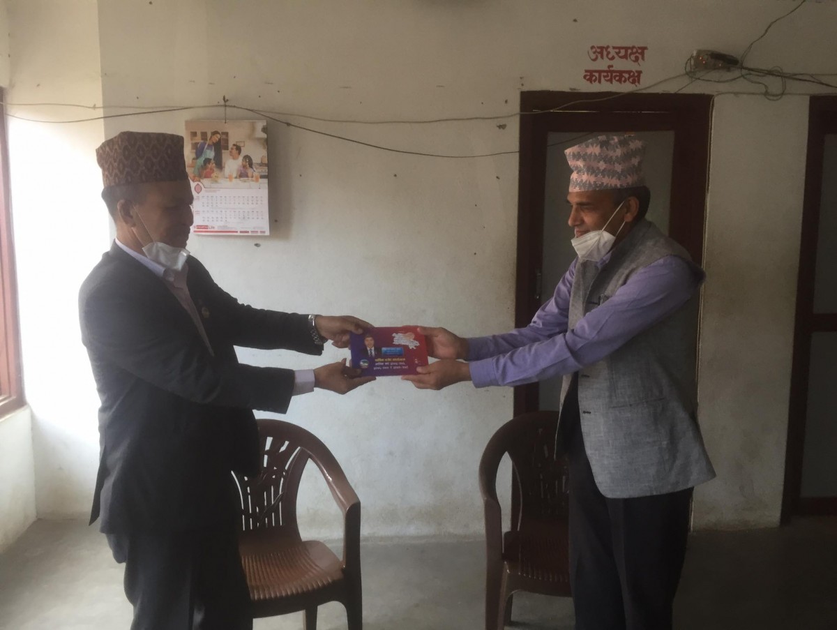 वार्षिक वजेट कार्यक्रमको वुकलेट हस्तान्तरण