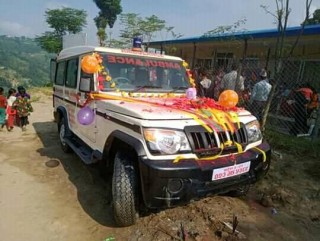 किराञ्चोक स्वास्थ्य चौकीलाई गजुरी गाउँपालिकाद्धार एम्बुलेन्स हस्तान्तरण