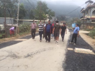सासंद किसानद्वारा व्यासको गल्वुवेशी मोटरमार्गको अनुगमन