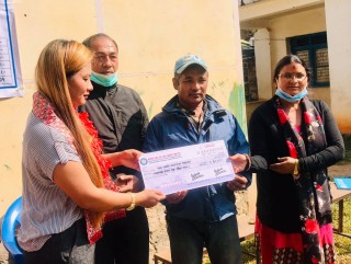 सामाजिक अभियन्ता रेखा तामाङद्वारा जन्मदिनमा विद्यालयमा अक्षयकोष स्थापनाको लागि आर्थिक सहयोग प्रदान
