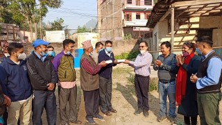 प्रदेश सांसद घनश्याम दाहालद्वारा त्रिवेणी बराह मावि मुग्लिनलाई थर्मलन गन प्रदान
