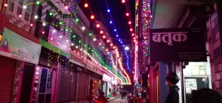 तनहुँको दमौलीमा घर घरबाट पैसा उठाएर बत्ती राख्दा टोलै झिलीमिली
