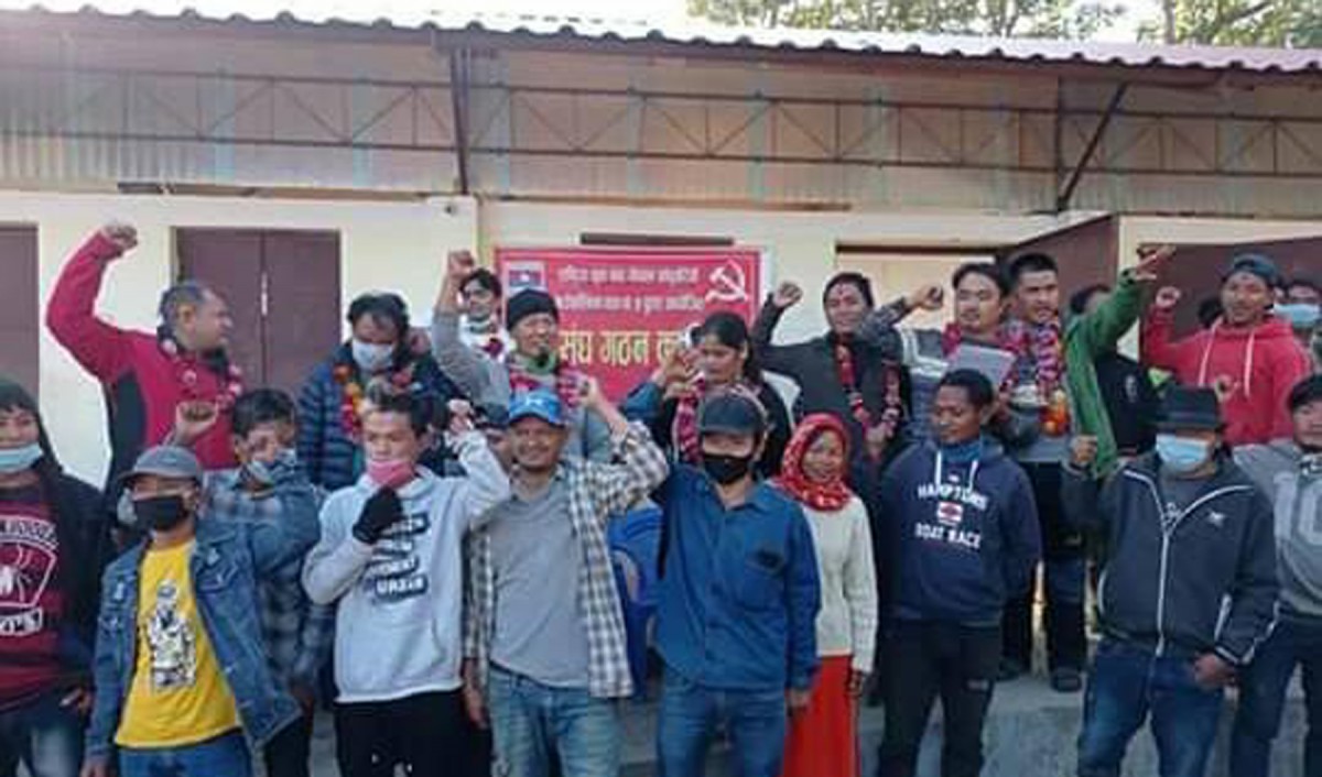 आँबुखैरेनीमा ५ मा चित्र बहादुर आलेको नेतृत्वमा युवा संघ गठन