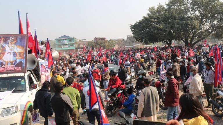 चितवनमा राजावादीले ग¥यो शक्ति प्रदर्शन, घन्कियो नारा ‘राजा आउ देश बचाउ’