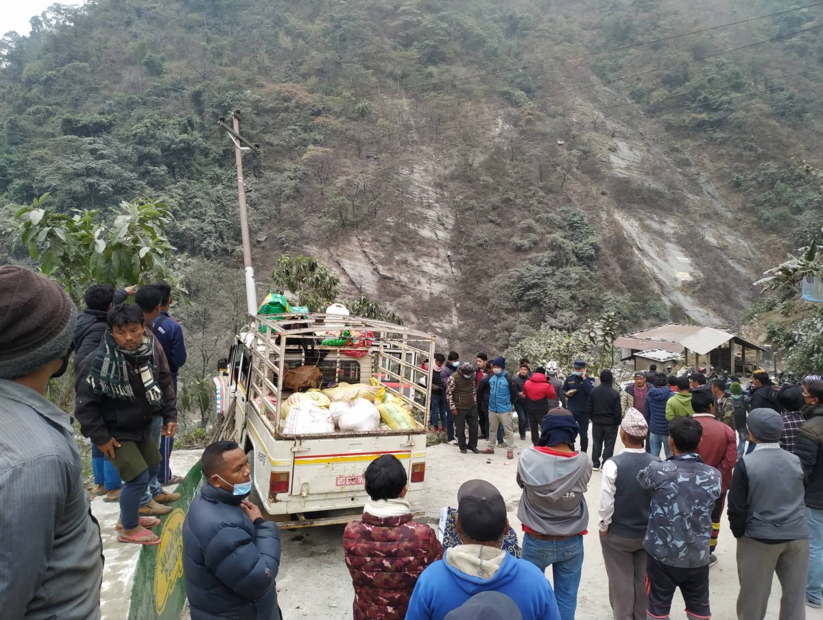 जलविरे बोलेरो दुर्घटना अपडेटः बिजुलीको पोलमा ठोक्किएर करेन्ट लाग्दा २ जनाको मृत्यु, १२ जना घाईते