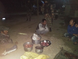 चित्तल मारेर खाँदै गरेका सातजना सेनाको गस्ती टोलीद्धारा पक्राउ