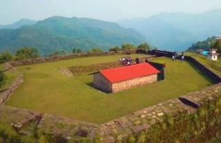 इच्छाकामना गाउँपालिकाको कार्यपालिका बैठक पहिलो पटक ऎतिहासिक उपरदाङगढिमा बस्ने
