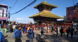 मनकामना आउने दर्शनार्थी बढ्यो, आजमात्रै २५ सयले केवलकार चढे