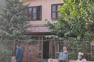 नेकपा विभाजनको असरः के तनहुँको पार्टी कार्यालयमा ताला लाग्ला ?