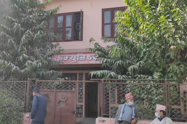 नेकपा विभाजनको असरः के तनहुँको पार्टी कार्यालयमा ताला लाग्ला ?