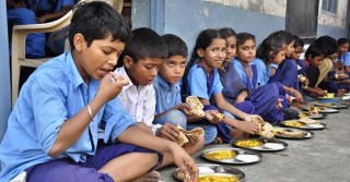 पर्साका स्थानीय तहहरुमा रहेका विद्यालयमा दिवा खाजा कार्यक्रम रोकियो  