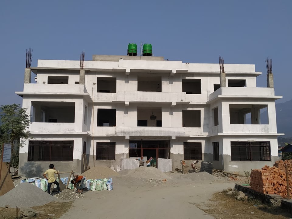 आँबुखैरेनी गाउँपालिकाको प्रशासनिक भवन निर्माणको काम ८० प्रतिशत सकियो, फागुनसम्ममा सञ्चालनमा आउने 