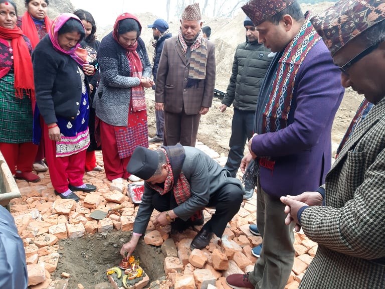 रामशाह माविको थप भवनको गाउँपालिकाका अध्यक्ष थापाद्धारा शिलन्यास