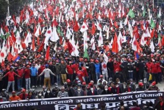 प्रचण्ड–नेपाल नेतृत्वको नेकपाको काठमाण्डौमा प्रर्दशन 