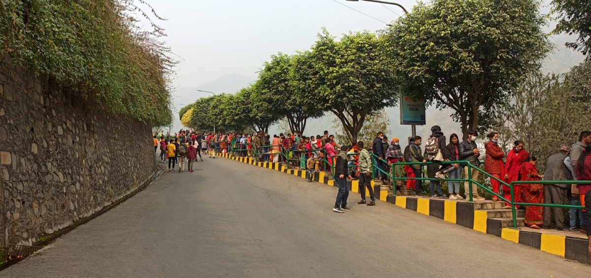 शनिबार मात्रै ४५०० भन्दा बढिले मनकामना केवलकार चढे