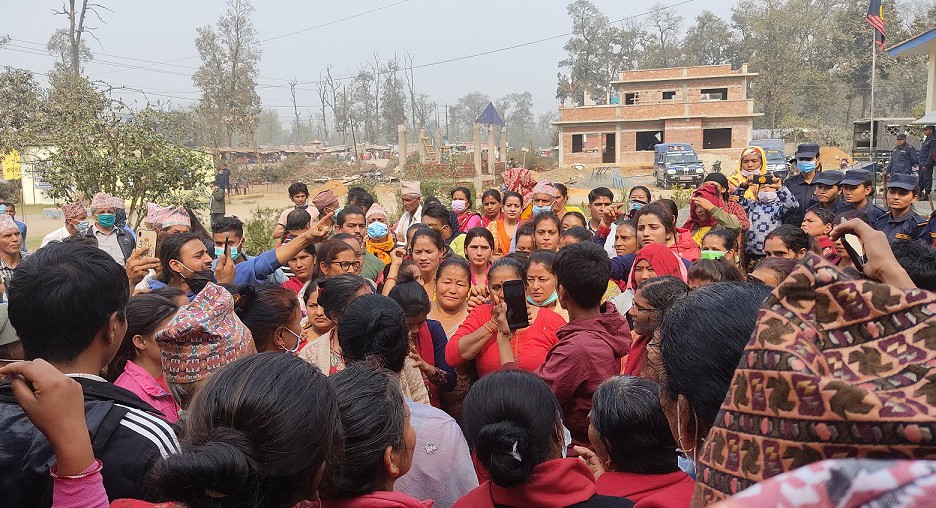 कावासोतीमा ६ महिने बालिका हत्या आरोपीलाई कारवाहीको माग गर्दै स्थानीयद्वारा प्रदर्शन