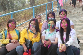 छिम्केश्वरीमा होलीको रौनकः हेर्नुस् तस्विर