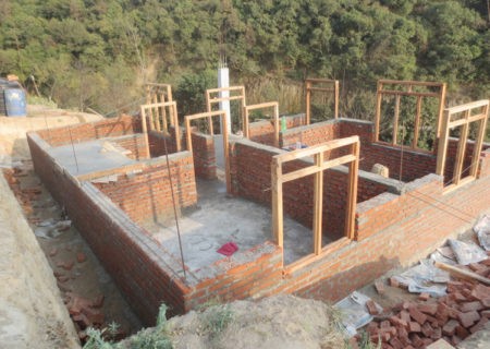 असारयता बाढी र पहिरोका कारण क्षति पुगेका घरको पुनःनिर्माणमा सरकारको सहयोग 