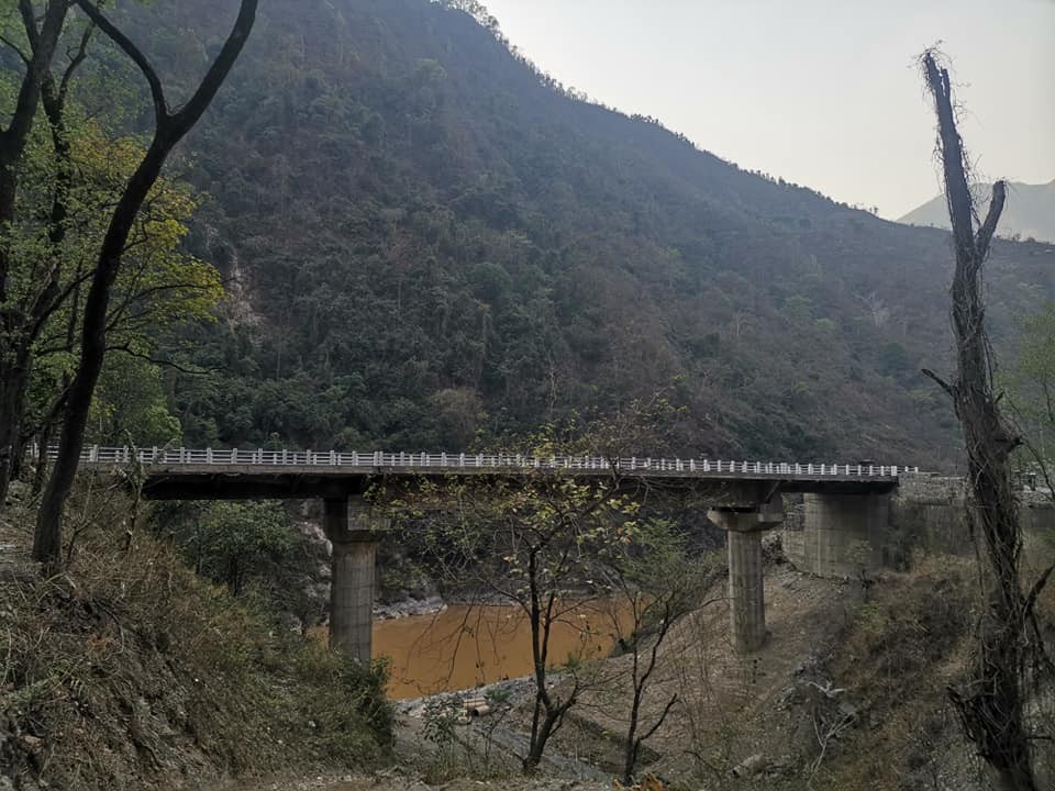 मुग्लिन–नारायणगढ सडकखण्डमा निर्माणभएको ११ पुल सञ्चालनमा, ४ वटा धमाधम बन्दै