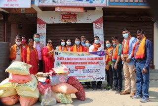 देवघाट गाउँपालिकाका आगलागीपिडितहरुलाई लायन्स क्लवहरुद्वारा राहत वितरण