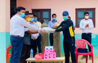 नाम्जुङ सेवा समितिद्वारा शहिद लखन गाउँपालिकालाई १० थान अक्सिजन सिलिण्डर प्रदान