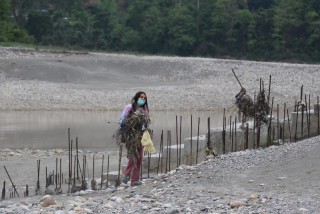 तनहुँको देवघाटधाम वेणी संगम वरिपरि सरसफाइ