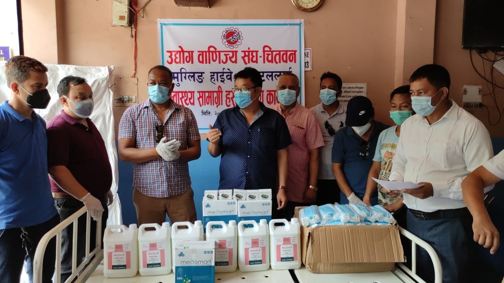 आइसोलेसन निर्माणको लागि मुग्लिन हाईवे हस्पिटललाई उद्योग वाणिज्य संघ चितवनद्वारा सहयोग