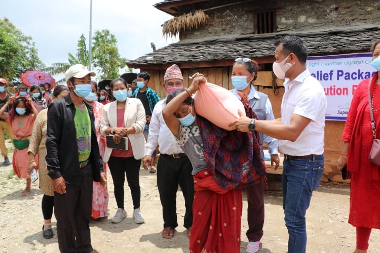 इच्छाकामनाको चेपाङ वस्तीमा सपना भिलेज सोसियल इम्ज्याक्टले गर्‍यो १२ लाख बराबरको राहत वितरण 