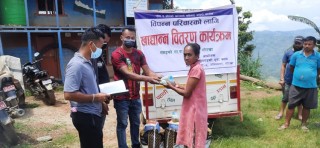 बुढिगण्डकी युवा क्लवद्वारा गोरखा गण्डकी गाउँपालिकाको रानिश्वराका २२ घर अति विपन्न परिवारलाई टोल टोलमा राहत वितरण