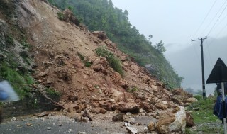 नागढुङ्गा-मुग्लिन सडक खण्डको १६ स्थानमा पहिरोको उच्च जोखिम