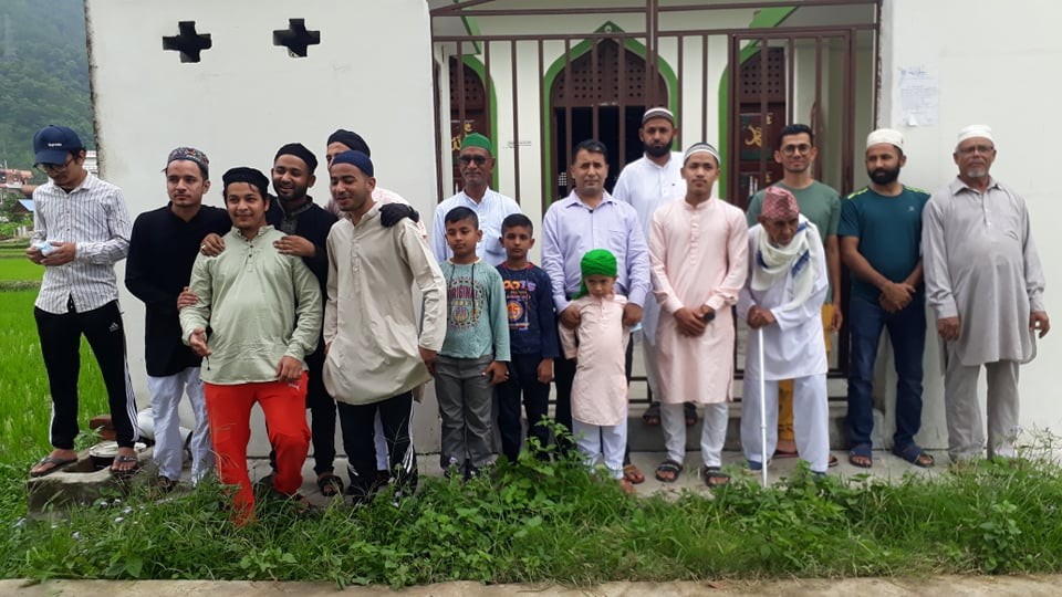 एकापसमा शुभकामना बाडेर आँबुखैरेनीका मुस्लिम समुदायले मनाए बकर ईद पर्व
