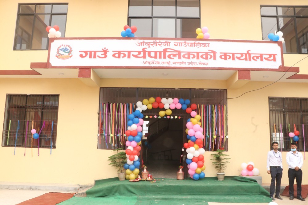 तनहुँको आँबुखैरेनी गाउँपालिकाका वडा कार्यालयहरु भाडा मुक्त हुदै