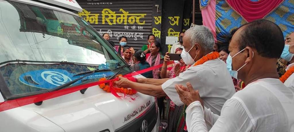 तनहुँको डुम्रेमा आमा समूह र युवा क्लवले एम्बुलेन्स संचालनमा ल्याए