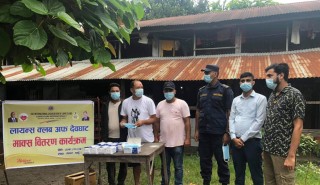 देवघाटधाममा आउने दर्शनार्थीलाई लायन्स क्लव देवघाटद्वारा माक्स वितरण