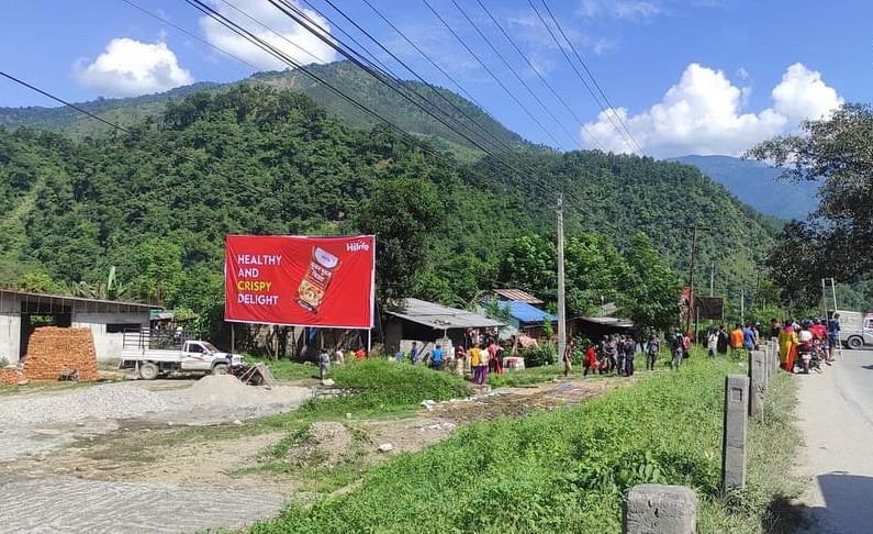 कुरिनटारमा होर्डिङबोर्डमा फ्लेक्स टास्ने क्रममा खसेर १ जनाको मृत्यु