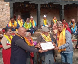 गृह जिल्ला लमजुङमा लोकप्रिय गायक राजु परियार सम्मानित