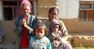 आमाबुबाले दोस्रो विवाह गरे, नाबालक छोराछोरीको बिचल्ली