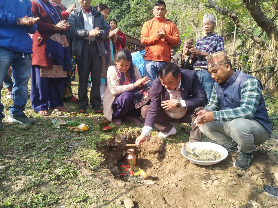 करिब १४ लाख लागतमा आँबुखैरेनी पुलजिपमा खानेपानी, भान्सा घर तथा शौचालय निर्माण हुने