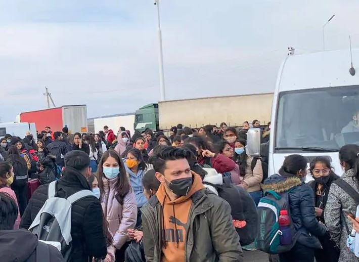 आइतबारसम्म युक्रेन छाड्ने मानिसको संख्या १५ लाख पुग्ने अनुमान