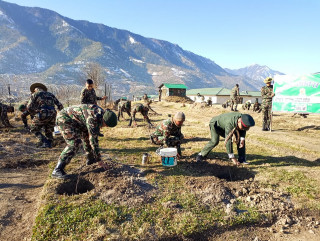 सैनिक दिवस : जुम्लामा नेपाली सेनाले स्याउ र ओखर रोपेर मनायो
