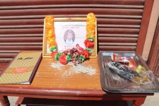 देवघाट ३ का वडाध्यक्ष आलेको तस्वीरमा गाउँपालिकाद्वारा श्रद्धाञ्जली अर्पण