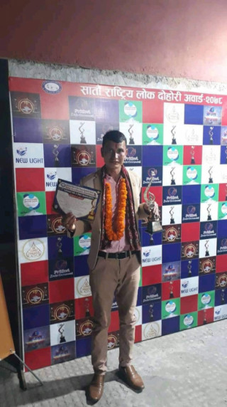 'हाम्रै हो लिपुलेक' गीतका गायक धामीलाई अवार्ड