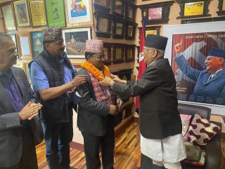 धादिङको बेनिघाट रोराङ गाउँपालिका अध्यक्ष हरि डल्लाकोटी नेकपा एमालेमा प्रवेश