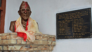खोटाङको कांग्रेस पार्टी कार्यालयमा बिपीको शालिक स्थापना
