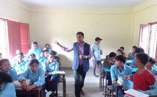 गुणस्तरीय शिक्षा र सरसफाइमा विशेष ध्यान दिन बेनिघाट रोराङका अध्यक्ष विवेक थपलियाको ध्यानाकर्षण