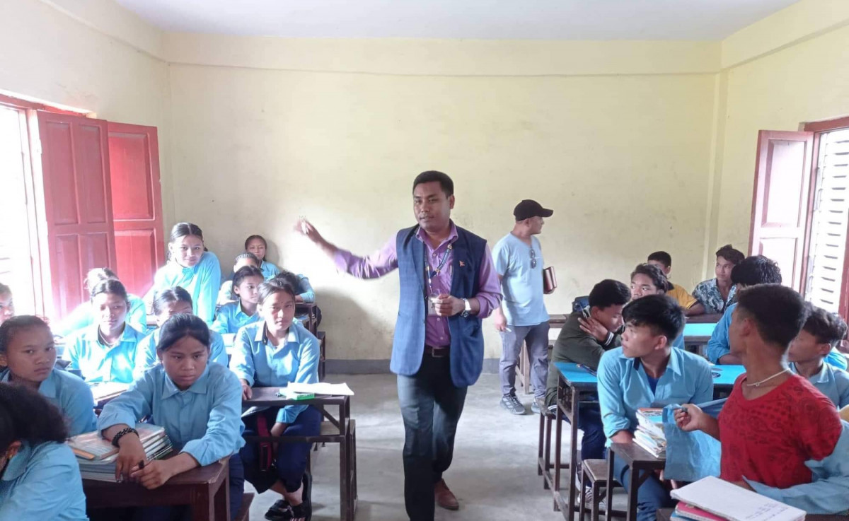 गुणस्तरीय शिक्षा र सरसफाइमा विशेष ध्यान दिन बेनिघाट रोराङका अध्यक्ष विवेक थपलियाको ध्यानाकर्षण